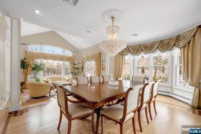 304 Blauvelt Court, Paramus, NJ 07652 - Photo 7