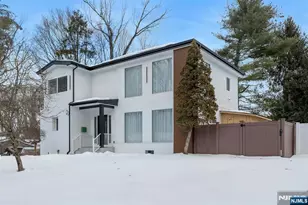 27 Knickerbocker Rd, Closter, NJ 07624 - Photo 1