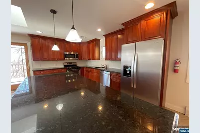 561 Studio Road 2 #2, Ridgefield, NJ 07657 - Photo 3