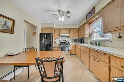 648 Milton Avenue, Lyndhurst Township, NJ 07071 - Photo 9