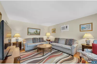 648 Milton Avenue, Lyndhurst Township, NJ 07071 - Photo 3