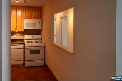 555 North Avenue 10C #10C, Fort Lee, NJ 07024 - Photo 3