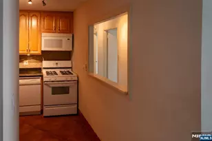 555 North Ave 10C, Fort Lee, NJ 07024 - Photo 3