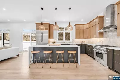 623 Alberta Drive, Paramus, NJ 07652 - Photo 11