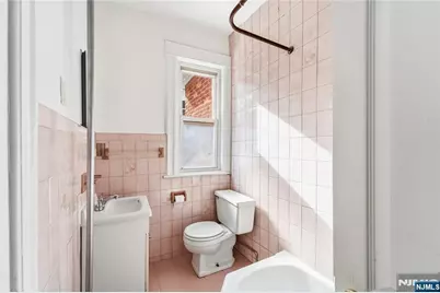 720 Grove Avenue, Cliffside Park, NJ 07010 - Photo 9