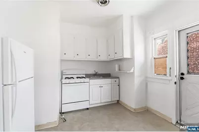 720 Grove Avenue, Cliffside Park, NJ 07010 - Photo 7