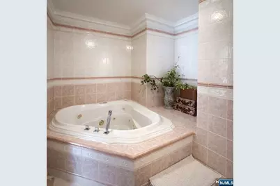 200 Old Palisade Road 18D #18D, Fort Lee, NJ 07024 - Photo 9