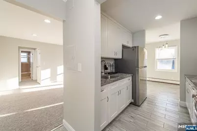 12 N End Drive, Secaucus, NJ 07094 - Photo 9