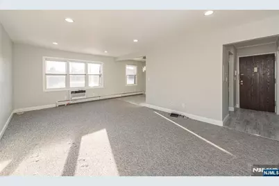 12 N End Drive, Secaucus, NJ 07094 - Photo 5