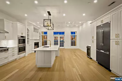 16 Regency Place 16 #16, Weehawken, NJ 07086 - Photo 5