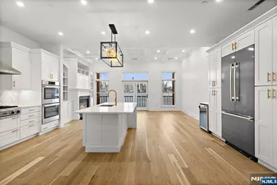 16 Regency Place 16 #16, Weehawken, NJ 07086 - Photo 3