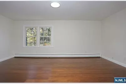 8 Crestwood Mews, Allendale, NJ 07401 - Photo 13