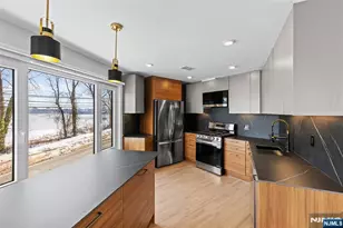 7 Sterling Pl 1, Edgewater, NJ 07020 - Photo 13