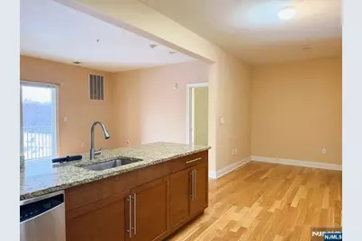 1305 Windsor Park Court 305 #305, Englewood, NJ 07631 - Photo 5