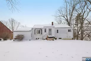 261 Idaho St, Paramus, NJ 07652 - Photo 21