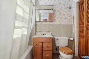 261 Idaho St, Paramus, NJ 07652 - Photo 17