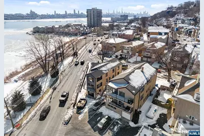 7 Sterling Place 2 #2, Edgewater, NJ 07020 - Photo 3