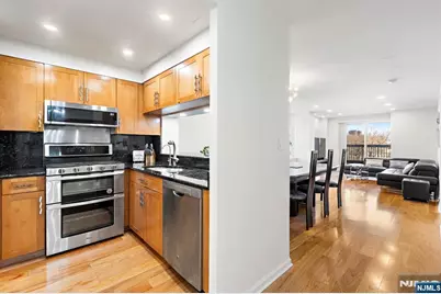 316 Nelson Court, Edgewater, NJ 07020 - Photo 3