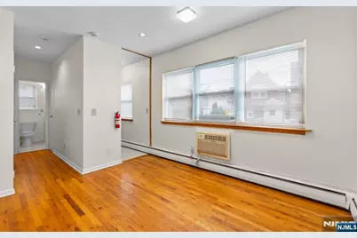 239 Crescent Lane 1 #1, Cliffside Park, NJ 07010 - Photo 3