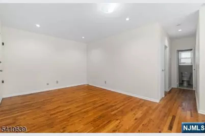 239 Crescent Lane 1 #1, Cliffside Park, NJ 07010 - Photo 7