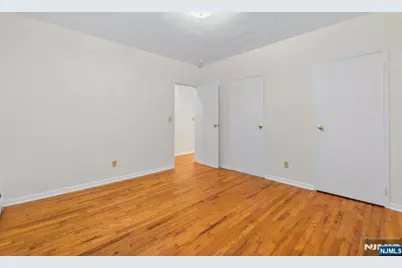 239 Crescent Lane 1 #1, Cliffside Park, NJ 07010 - Photo 9