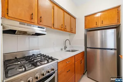 239 Crescent Lane 1 #1, Cliffside Park, NJ 07010 - Photo 5