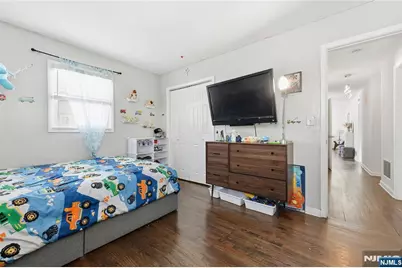 196 Merritt Avenue, Bergenfield, NJ 07621 - Photo 13