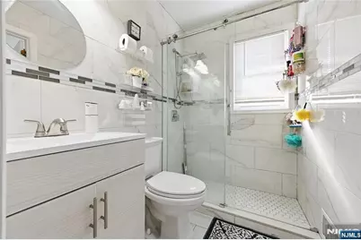 196 Merritt Avenue, Bergenfield, NJ 07621 - Photo 9