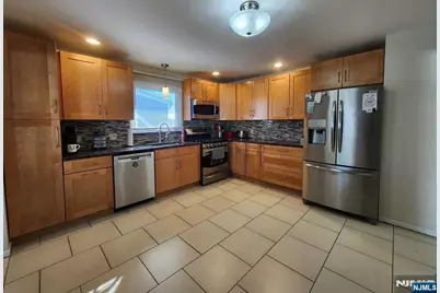 830 Pennsylvania Avenue, Lyndhurst Township, NJ 07071 - Photo 19