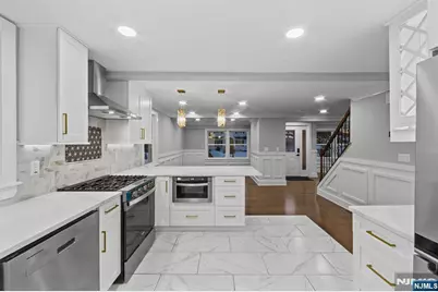 260 Washington Avenue, Elmwood Park, NJ 07407 - Photo 9