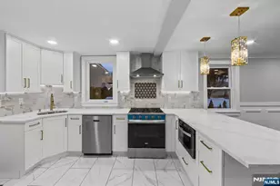 260 Washington Ave, Elmwood Park, NJ 07407 - Photo 7