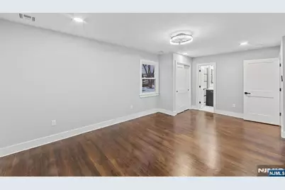 260 Washington Avenue, Elmwood Park, NJ 07407 - Photo 11