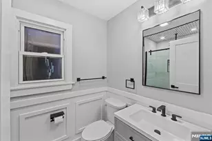 260 Washington Ave, Elmwood Park, NJ 07407 - Photo 15