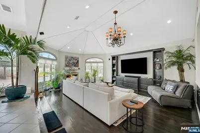 38 Geraldine Road, Englewood Cliffs, NJ 07632 - Photo 9