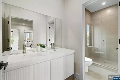 240 Columbia Avenue, Fort Lee, NJ 07024 - Photo 17