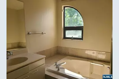 10 Peabody Court 1010 #1010, Teaneck Township, NJ 07666 - Photo 17