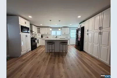 200 Forest Avenue, Lyndhurst Township, NJ 07071 - Photo 3