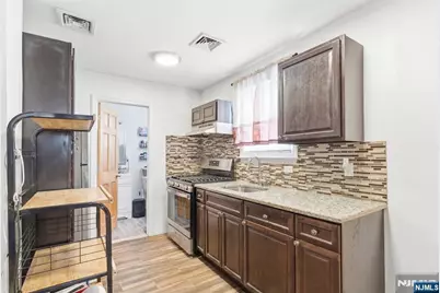 135 Dixon Avenue, Paterson, NJ 07501 - Photo 23