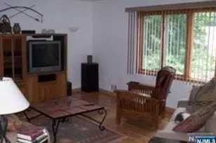 17 Malden Ct 2, Bergenfield, NJ 07621 - Photo 19