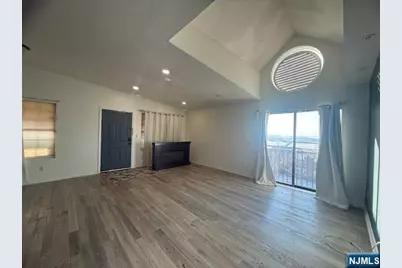 589 Fairview Avenue 4 #4, Fairview, NJ 07022 - Photo 3