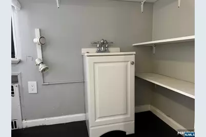 327 Bridge Plaza, Fort Lee, NJ 07024 - Photo 9