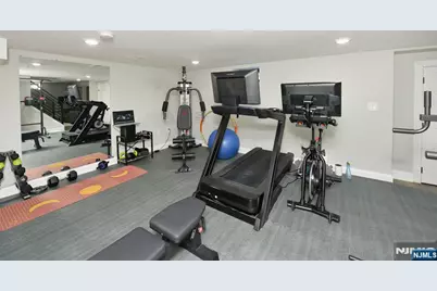 196 Graphic Boulevard, Bergenfield, NJ 07621 - Photo 29