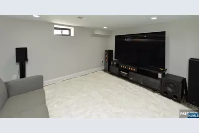 196 Graphic Boulevard, Bergenfield, NJ 07621 - Photo 27