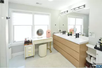 196 Graphic Boulevard, Bergenfield, NJ 07621 - Photo 21