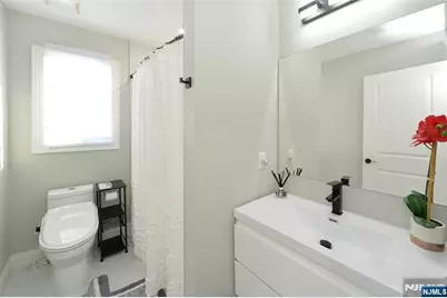 196 Graphic Boulevard, Bergenfield, NJ 07621 - Photo 11