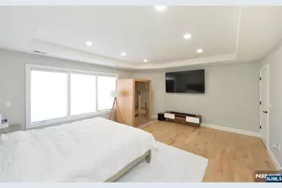 196 Graphic Boulevard, Bergenfield, NJ 07621 - Photo 19