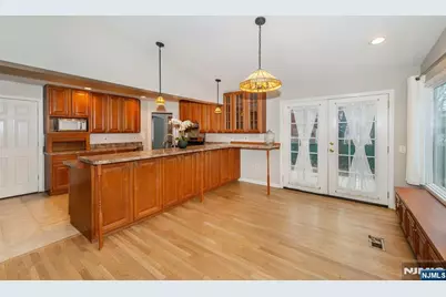 35 Taggart Way, Saddle Brook Township, NJ 07663 - Photo 5