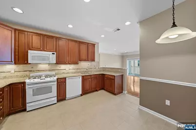 6406 Warrens Way Top Floor &amp; Dee #TOP FLOOR &amp; DEE, Wanaque, NJ 07465 - Photo 11