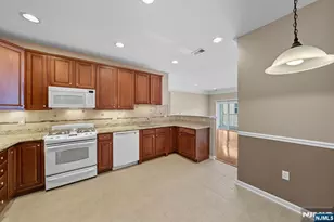 6406 Warrens Way Top Floor &amp Dee, Wanaque, NJ 07465 - Photo 11