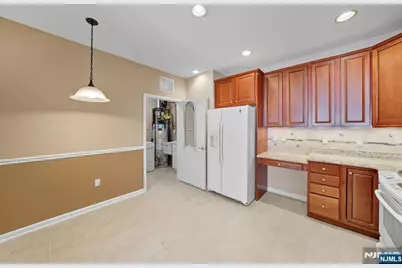 6406 Warrens Way Top Floor &amp; Dee #TOP FLOOR &amp; DEE, Wanaque, NJ 07465 - Photo 9